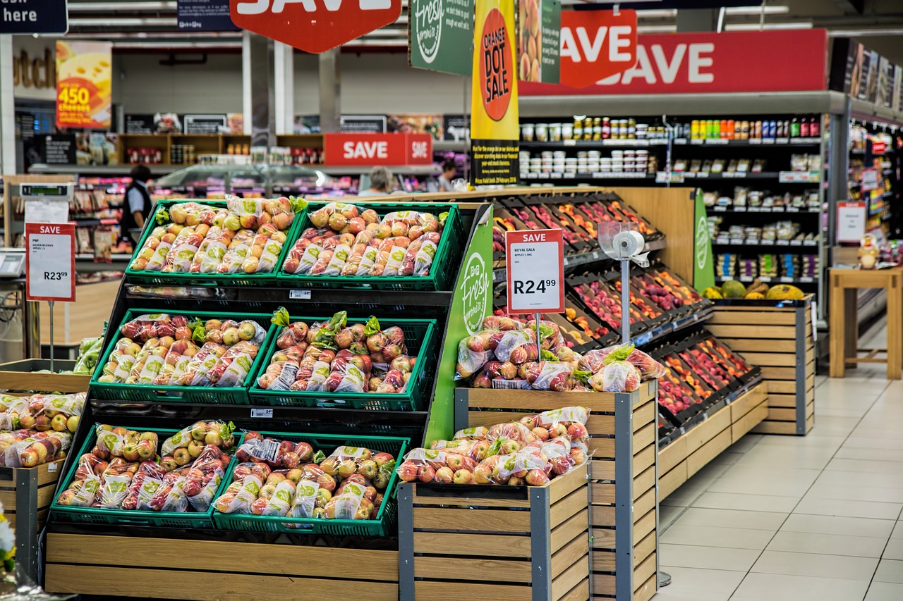 Foto der Obstabteilung eines Supermarkts, symbolisch für Dienstleistungen & Services rund um Lebensmitteleinzelhandel, bei denen man die Sachbezugskarte von LOCALBENEFITS und den steuerfreien Sachbezug nutzen kann.